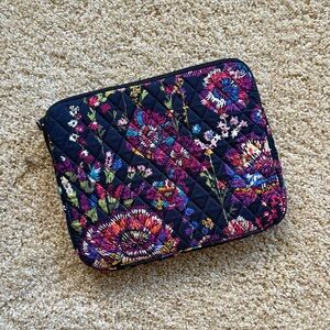 Vera‎ Bradley Quilted Tablet Sleeve Zip Pouch Midnight Floral Tablet Case 10x8